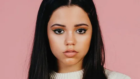 Jenna Ortega’s Height in CM
